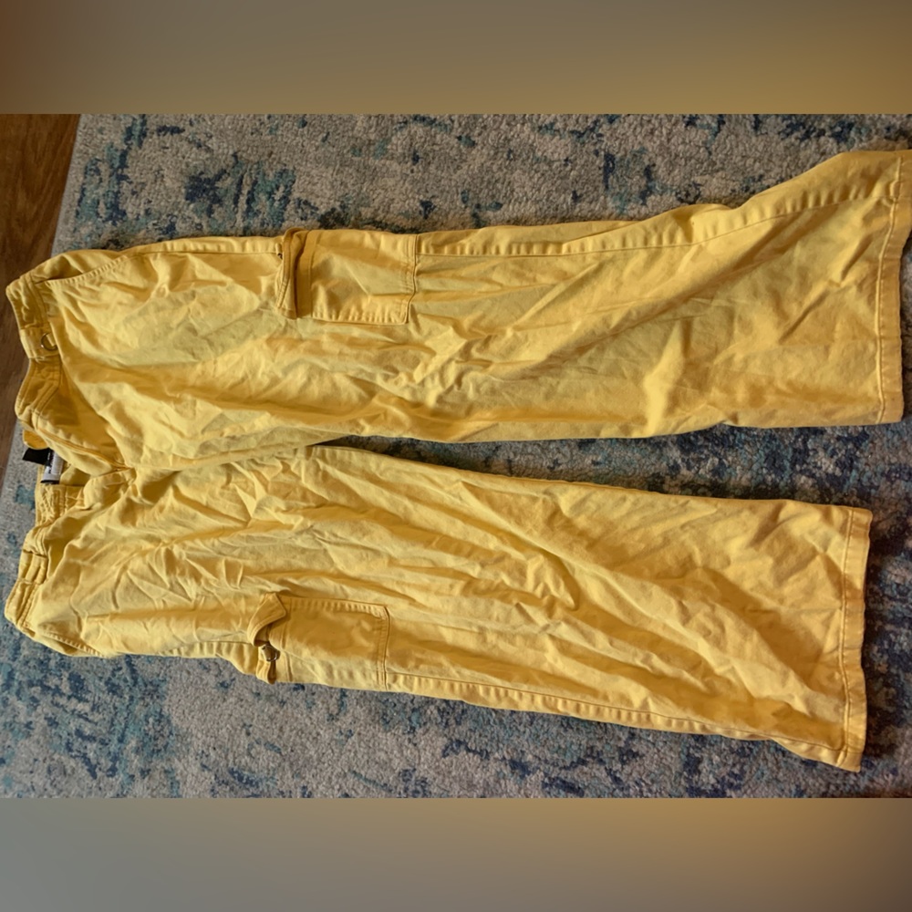 Medium yellow loose pants